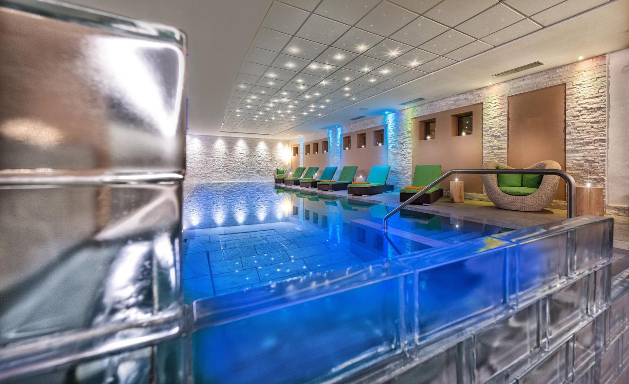 Family Hotel Serena Андало Екстериор снимка