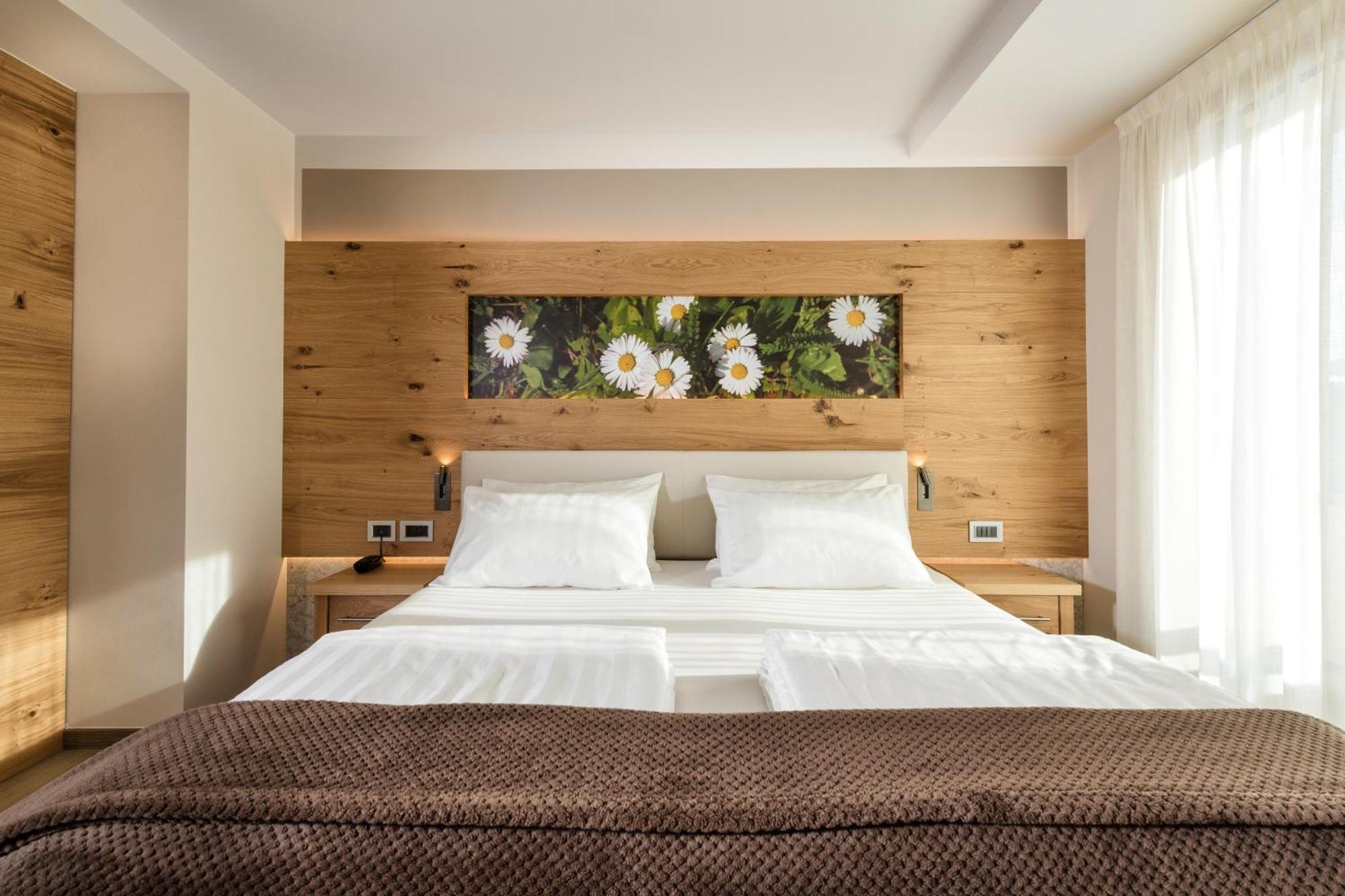 Family Hotel Serena Андало Екстериор снимка