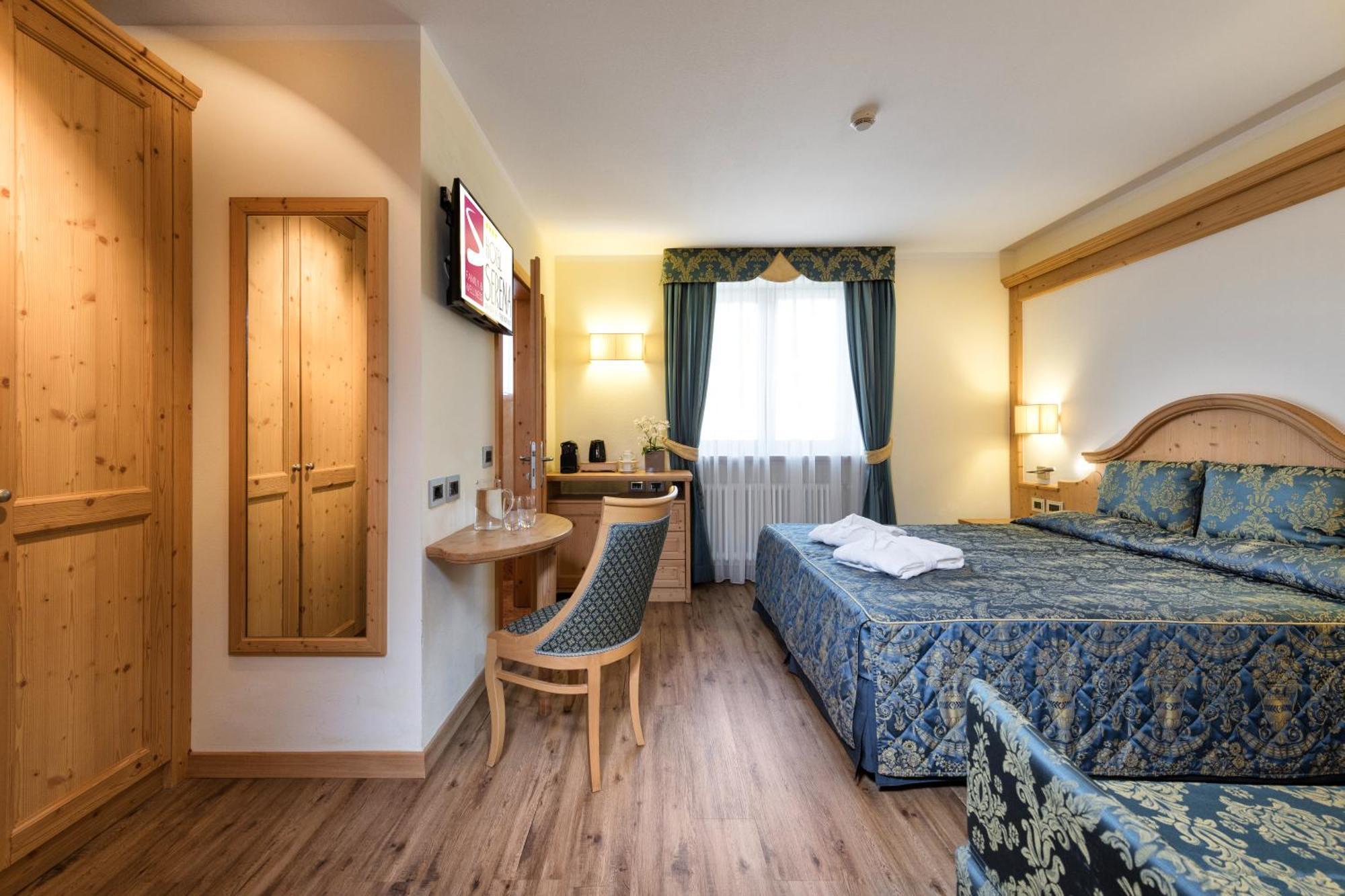 Family Hotel Serena Андало Екстериор снимка