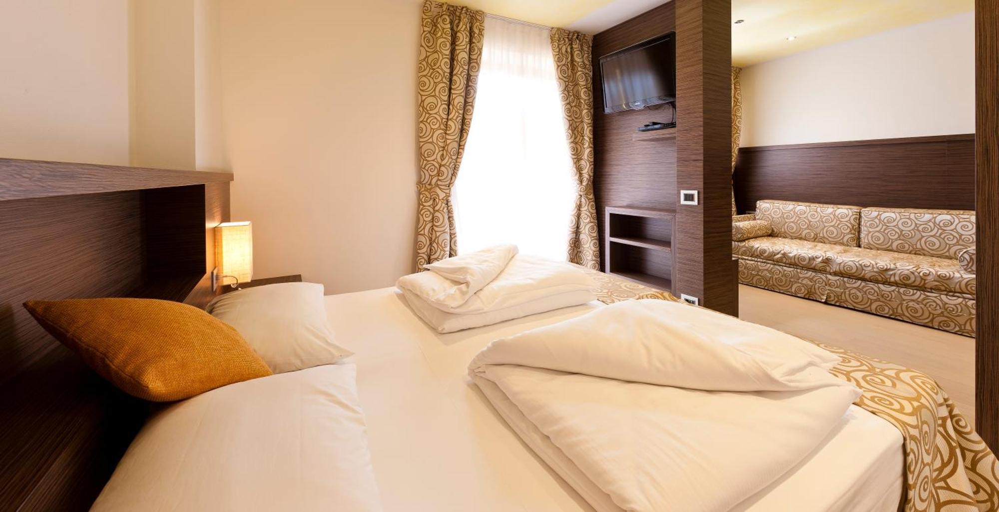 Family Hotel Serena Андало Екстериор снимка