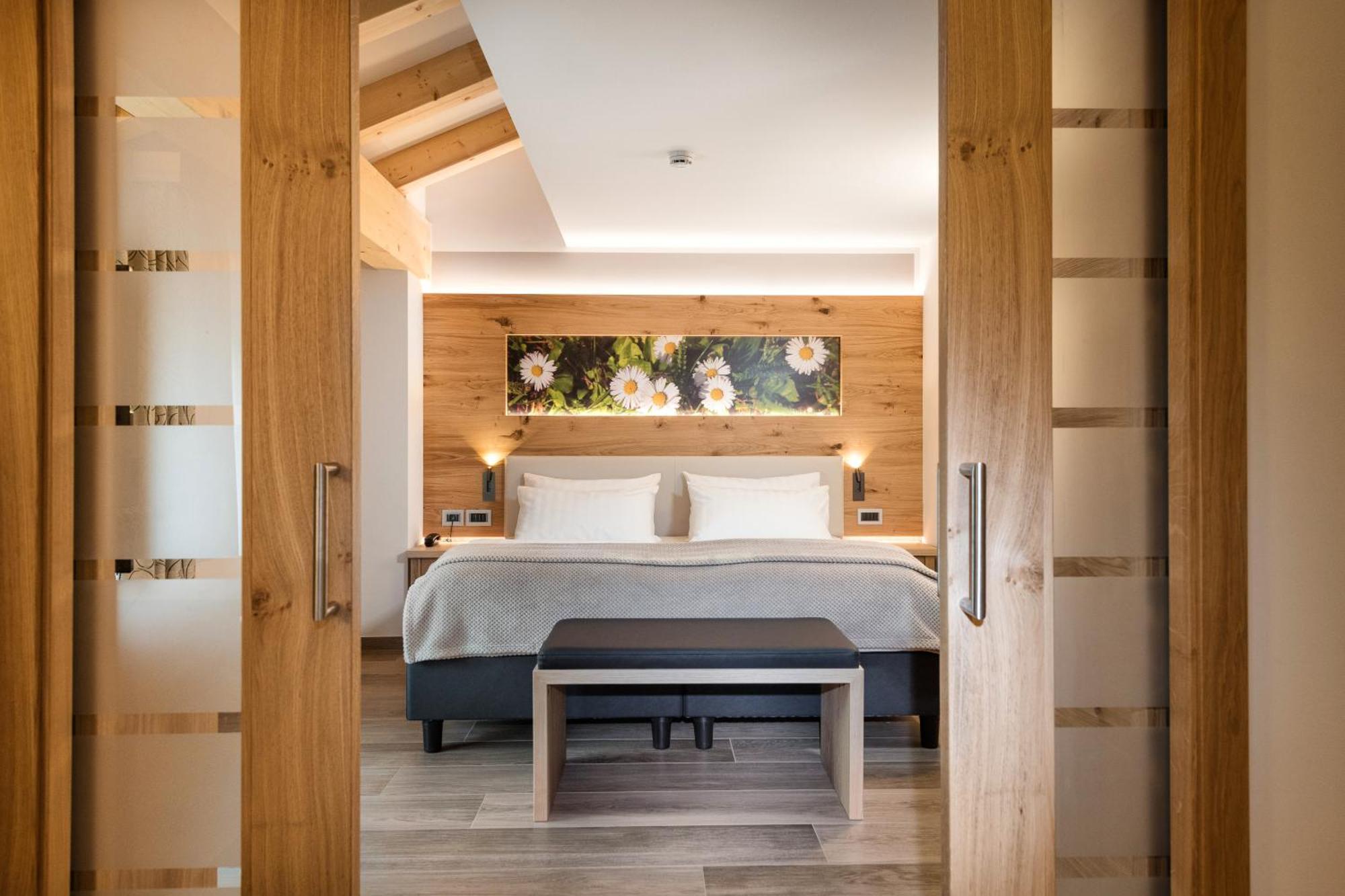 Family Hotel Serena Андало Екстериор снимка