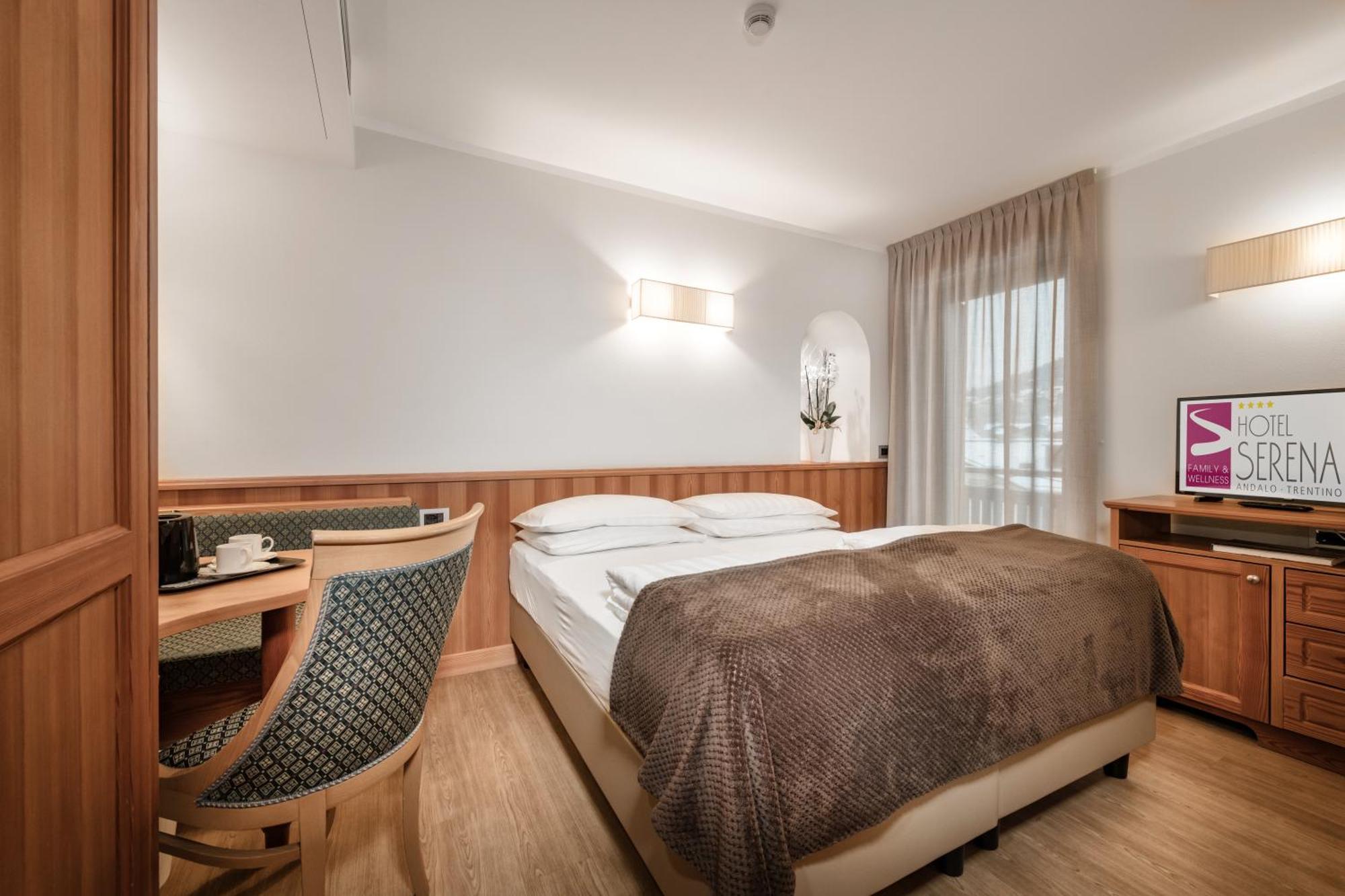 Family Hotel Serena Андало Екстериор снимка