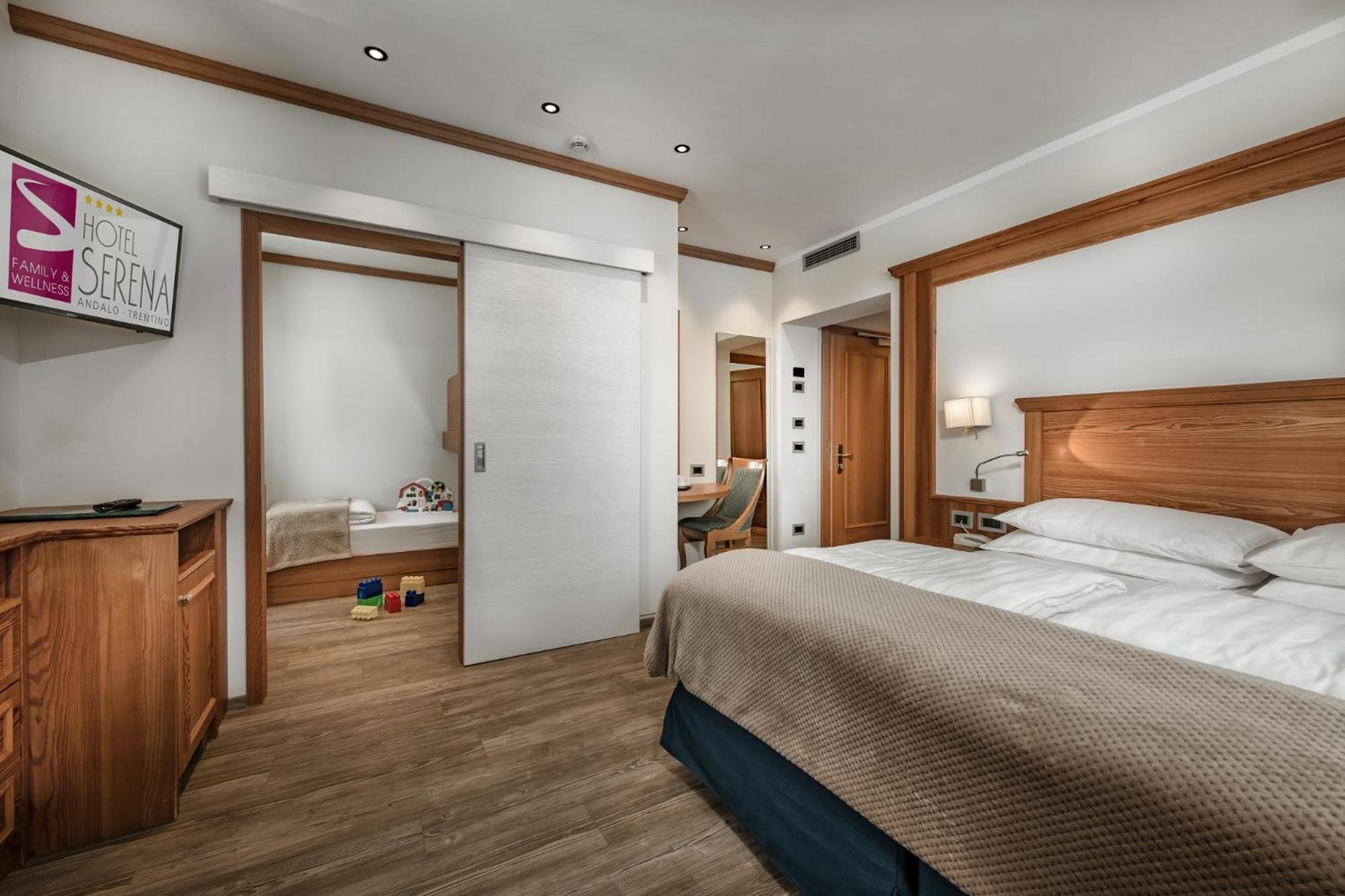 Family Hotel Serena Андало Екстериор снимка