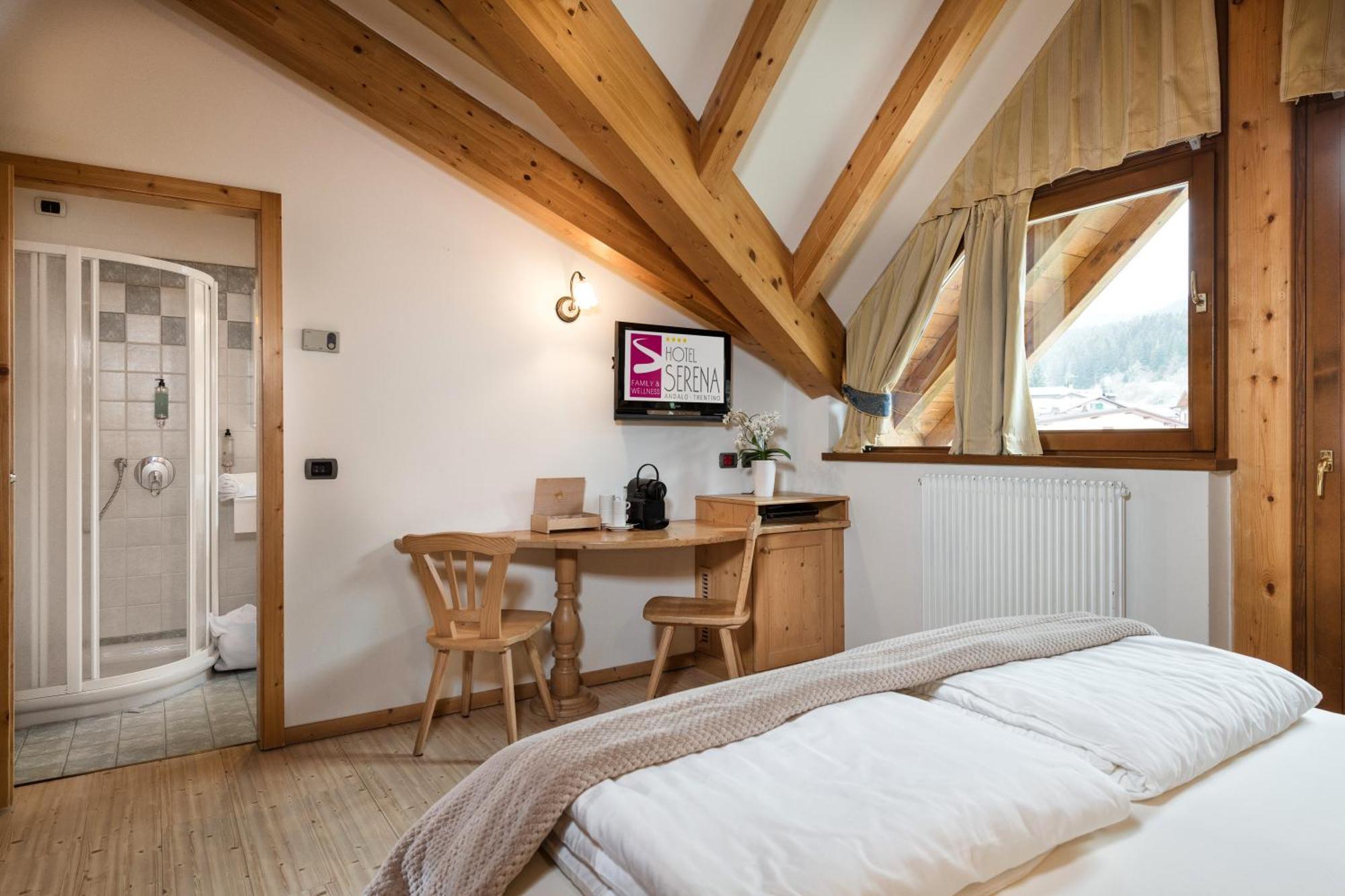 Family Hotel Serena Андало Екстериор снимка
