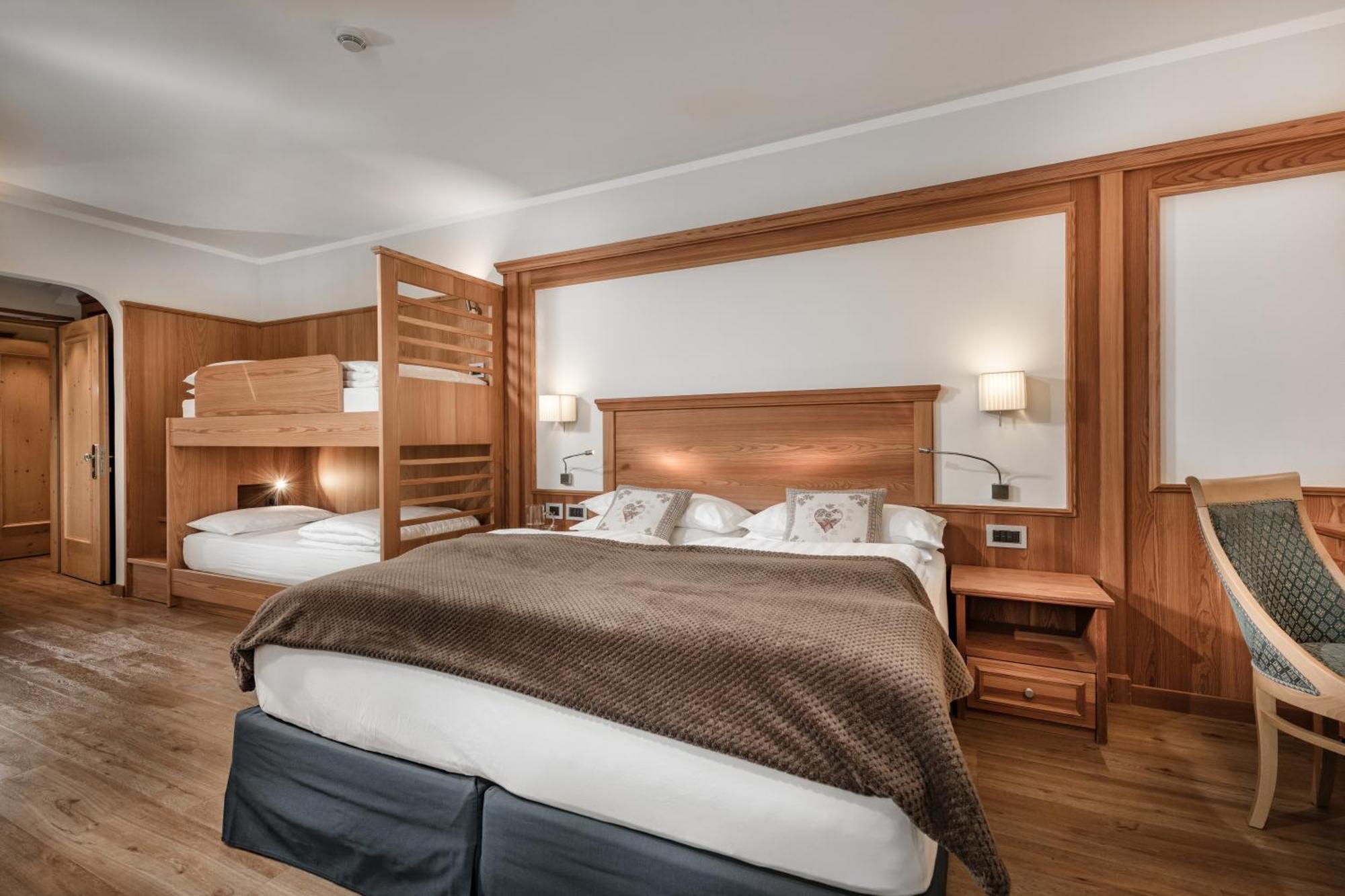Family Hotel Serena Андало Екстериор снимка