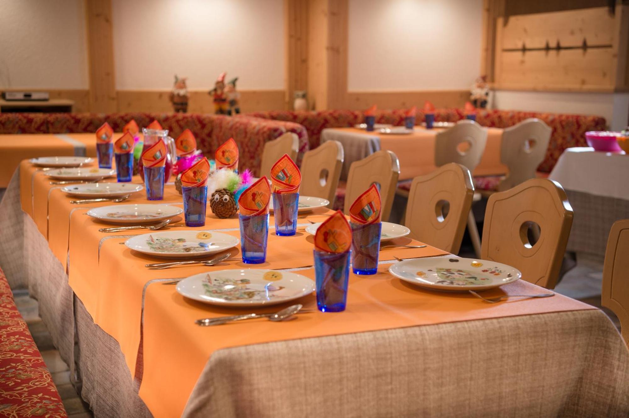 Family Hotel Serena Андало Екстериор снимка