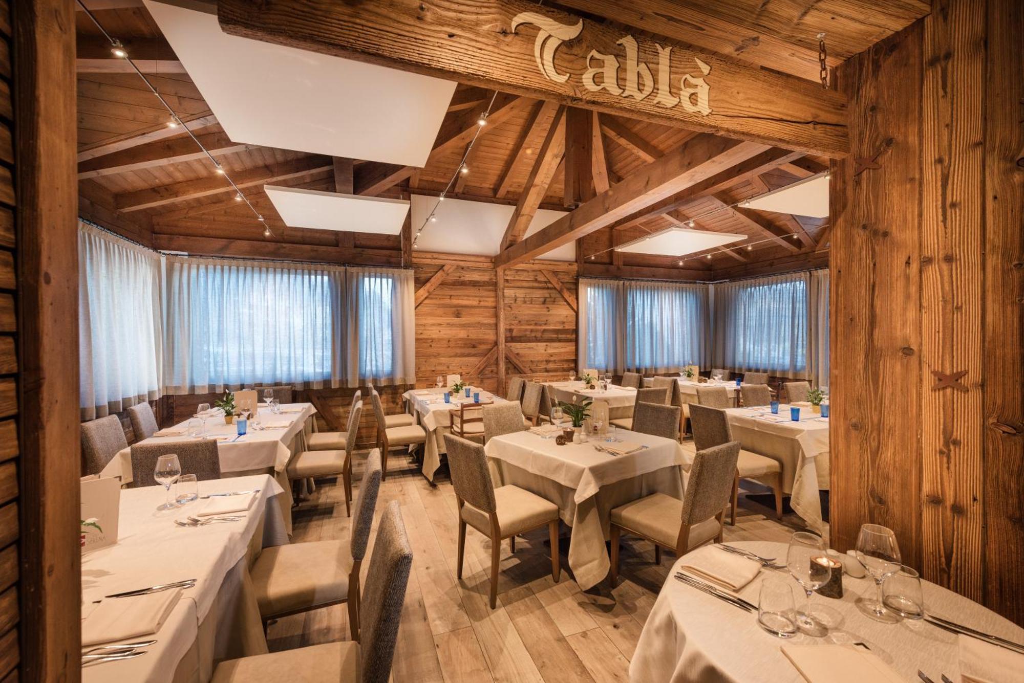 Family Hotel Serena Андало Екстериор снимка