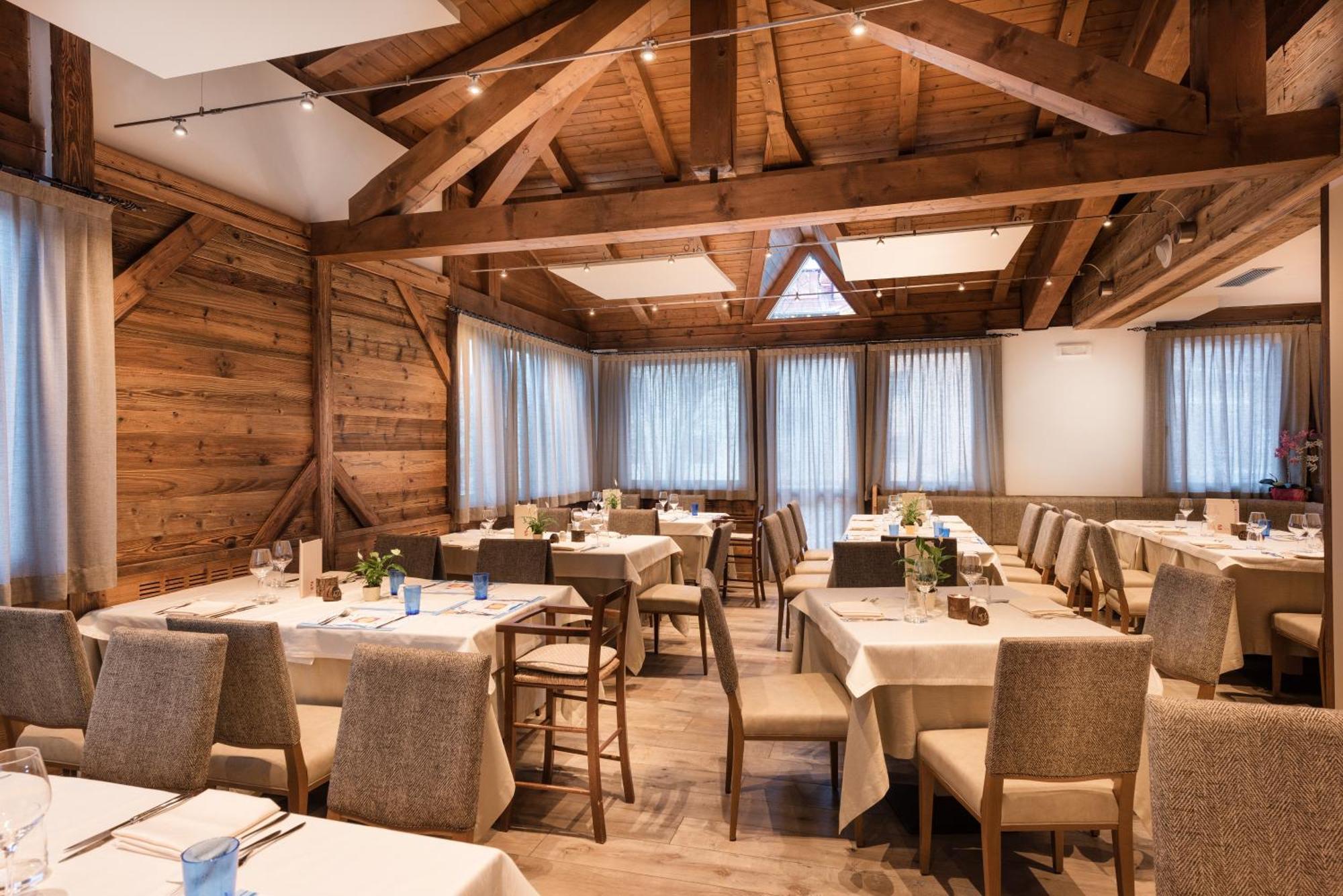 Family Hotel Serena Андало Екстериор снимка
