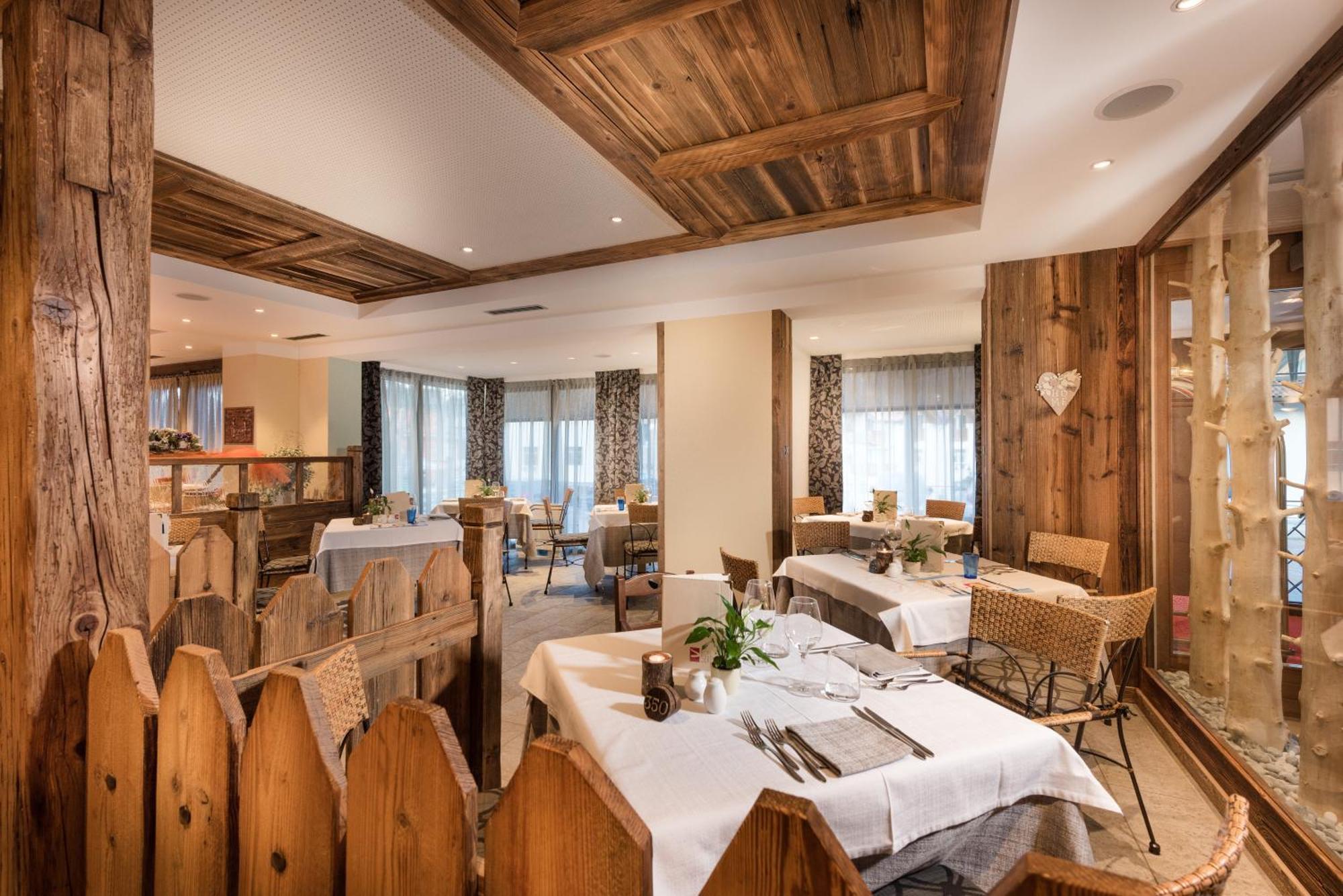 Family Hotel Serena Андало Екстериор снимка