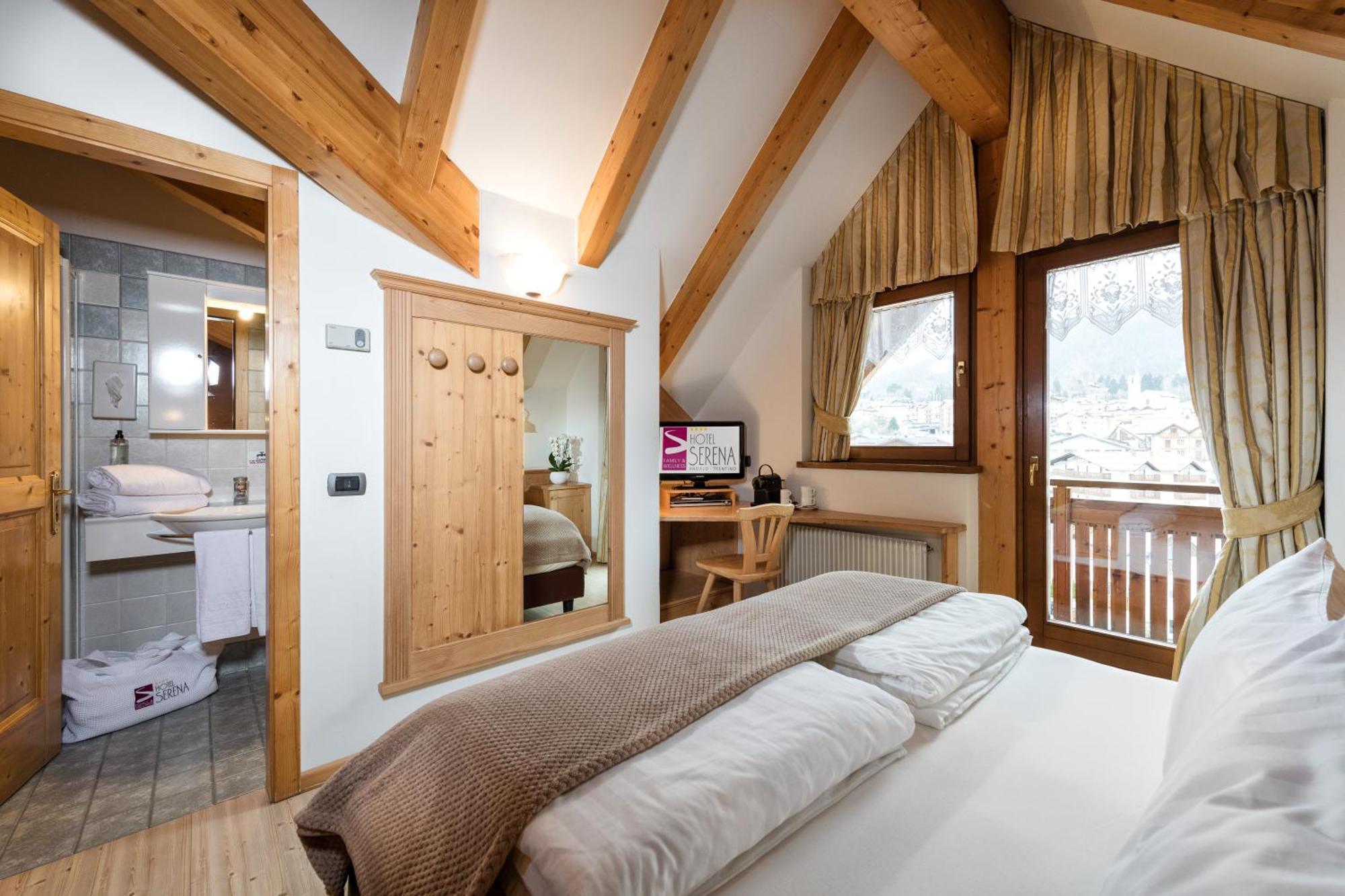 Family Hotel Serena Андало Екстериор снимка