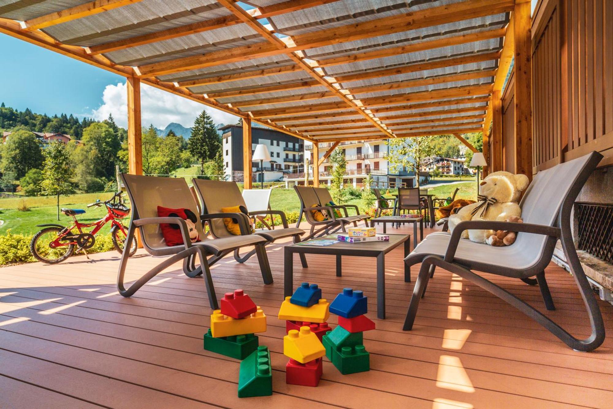 Family Hotel Serena Андало Екстериор снимка