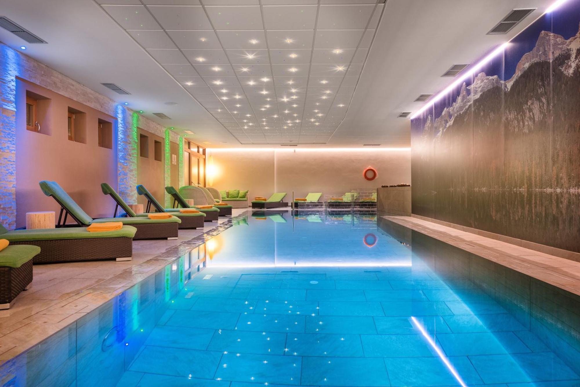 Family Hotel Serena Андало Екстериор снимка