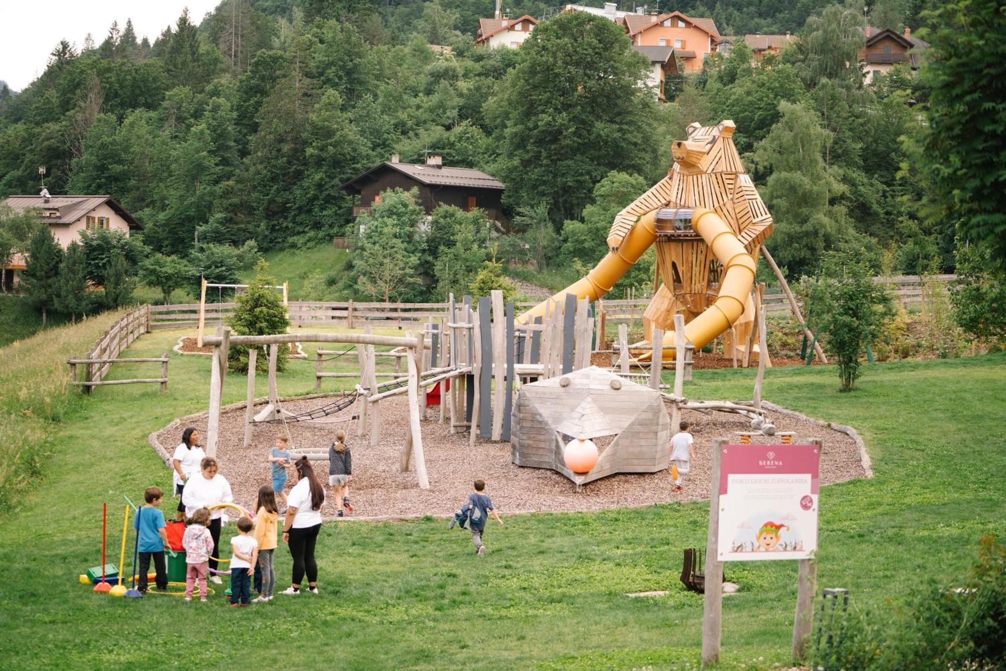 Family Hotel Serena Андало Екстериор снимка