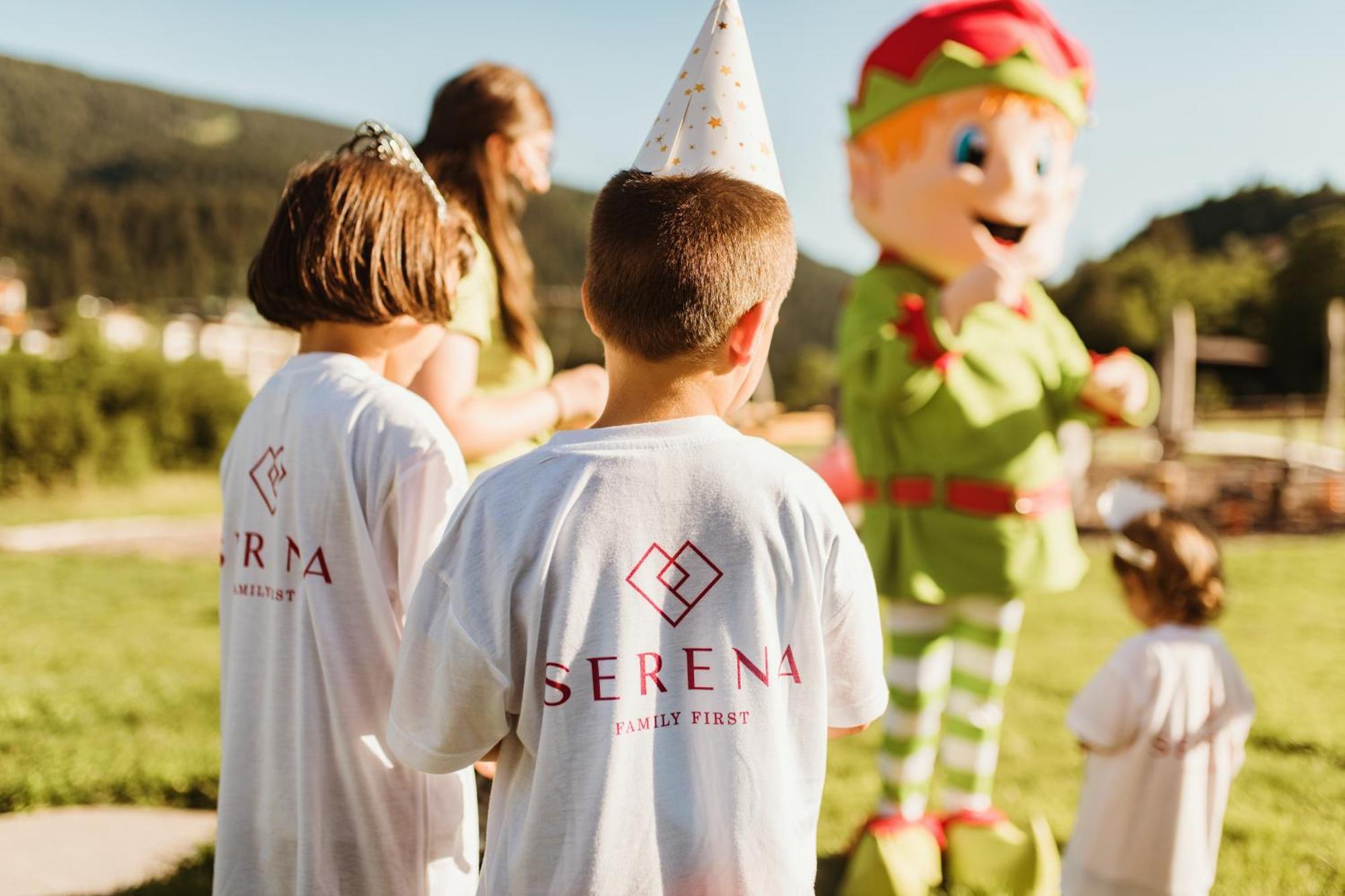 Family Hotel Serena Андало Екстериор снимка